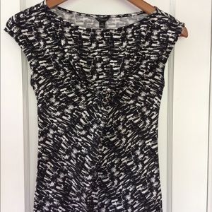 Ann Taylor workwear black cap sleeves Tee Tank Top